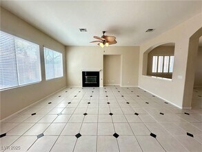 7607 Pioneer Ranch Ave in Las Vegas, NV - Foto de edificio - Building Photo