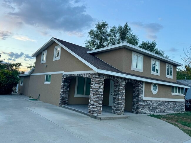 781 Sherwood Dr in Layton, UT - Building Photo - Building Photo