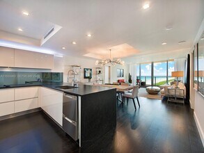 1455 Ocean Dr in Miami Beach, FL - Building Photo - Building Photo