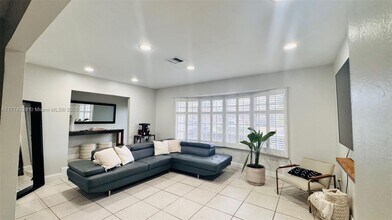4900 Cleveland St in Hollywood, FL - Building Photo - Building Photo