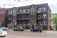 Hollywood and Williams Apartments in Duluth, MN - Foto de edificio - Building Photo