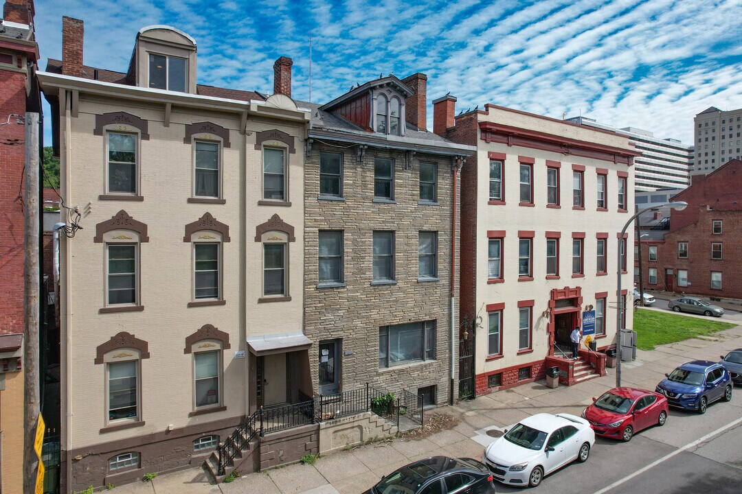 8 E North Ave in Pittsburgh, PA - Foto de edificio