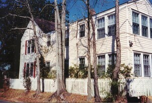 1677 Government St in Mobile, AL - Building Photo