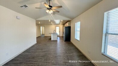 8005 Date Ave in Lubbock, TX - Foto de edificio - Building Photo