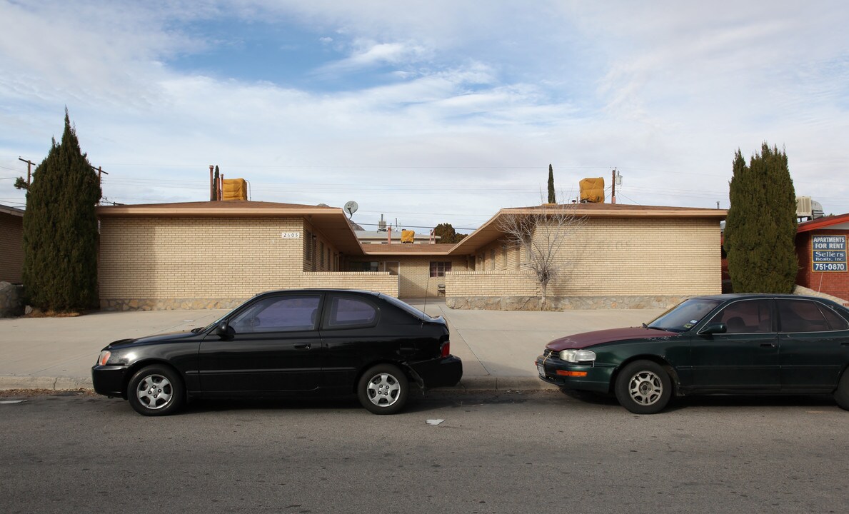 2605 Morehead Ave in El Paso, TX - Building Photo