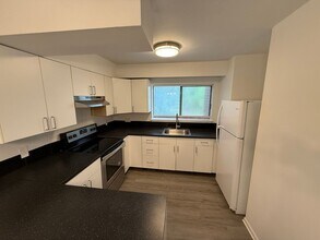 4822 Spring Lake Dr in Charlotte, NC - Building Photo - Building Photo