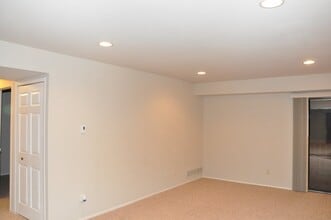 30042 W 12 Mile Rd, Unit 55 in Farmington Hills, MI - Building Photo - Building Photo