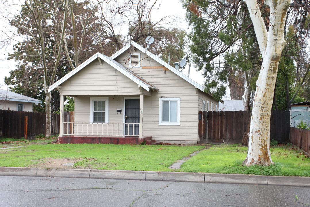 667 Columbia St in Turlock, CA - Building Photo