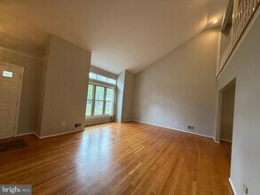 7 Robert Dr in West Windsor Township, NJ - Building Photo - Building Photo