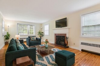 1110 Trout Brook Dr in West Hartford, CT - Building Photo - Building Photo