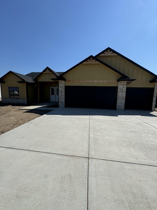 796 Trails End Ct in Goddard, KS - Building Photo