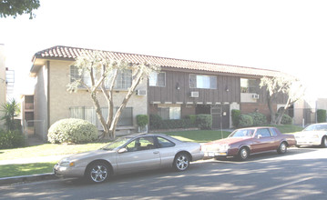 1120 E California Ave in Glendale, CA - Building Photo - Building Photo