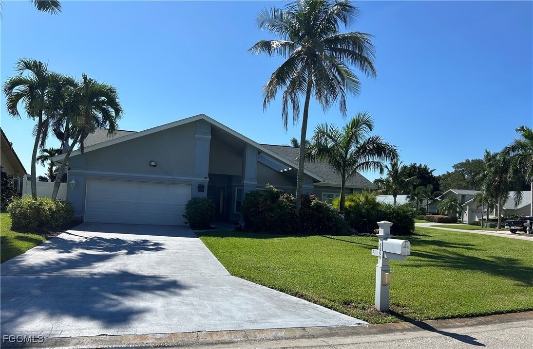 8860 Banyan Cove Cir in Ft. Myers, FL - Building Photo