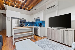 1523 Oak St, Unit 203 in Kansas City, MO - Building Photo
