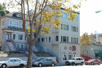 4020 Broadway in Oakland, CA - Building Photo - Building Photo