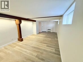 427 Cameron Ave in Windsor, ON - Foto de edificio - Building Photo