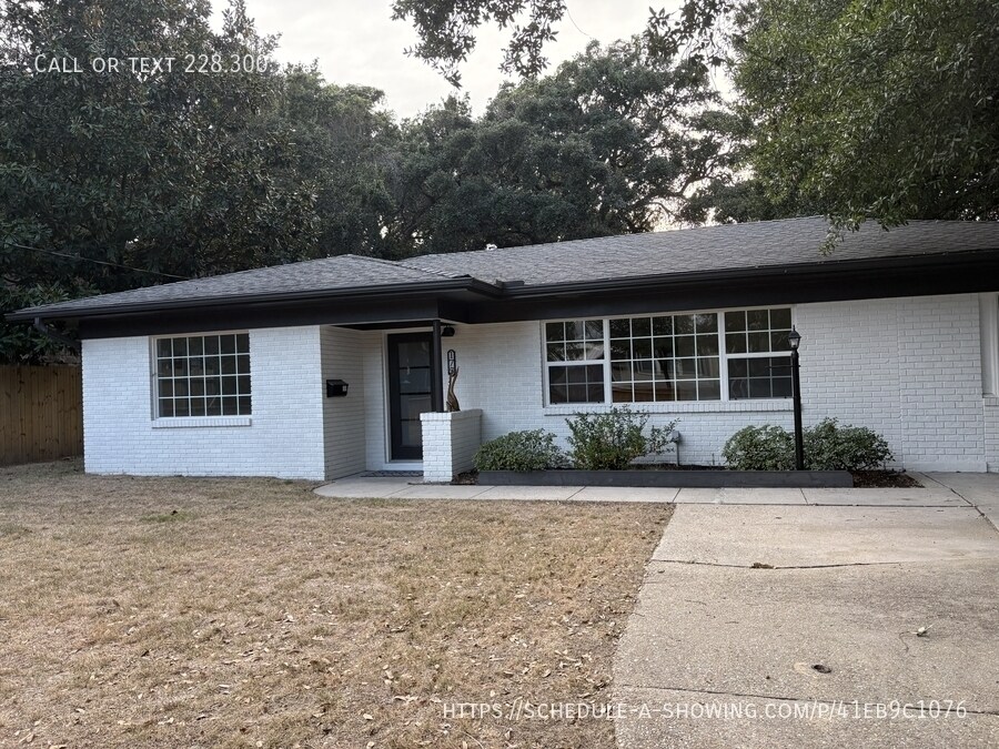 175 St Charles Ave in Biloxi, MS - Building Photo