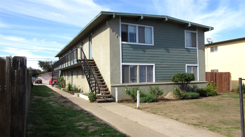 217 N N St in Lompoc, CA - Foto de edificio