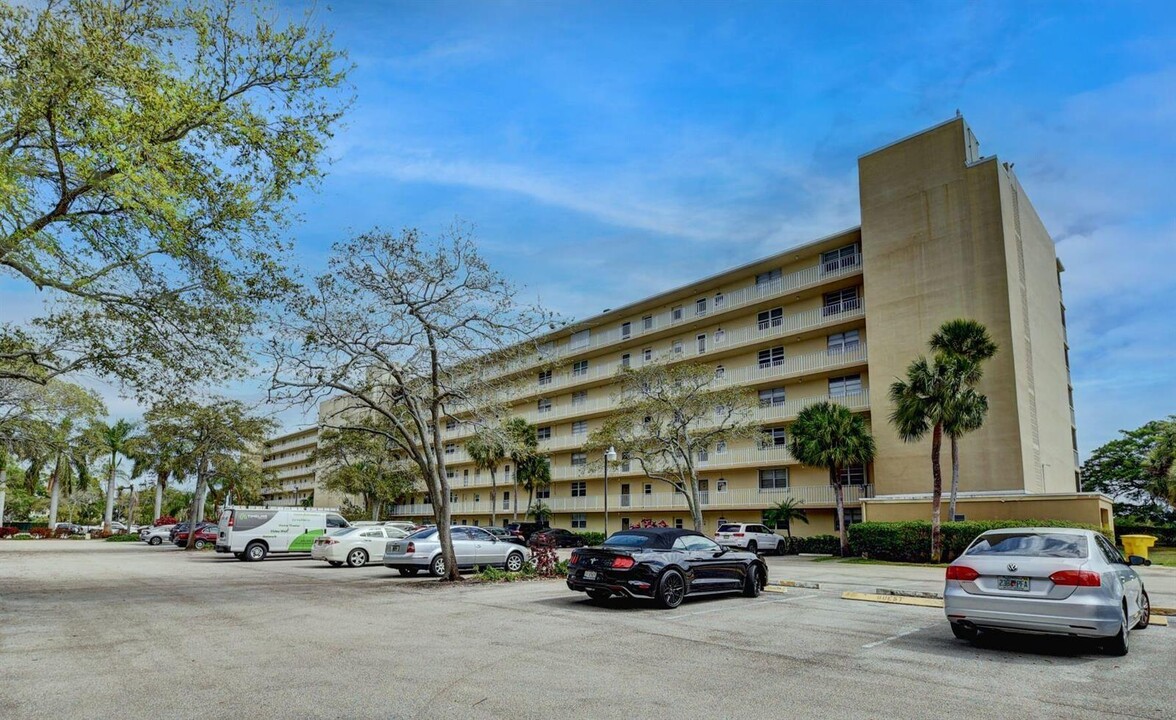 5700 NW 2nd Ave, Unit 309 in Boca Raton, FL - Building Photo