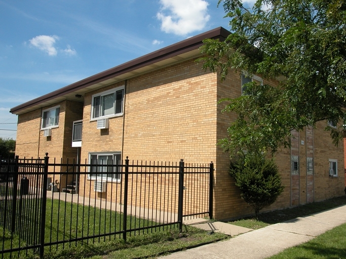 2436 Rose St in Franklin Park, IL - Building Photo