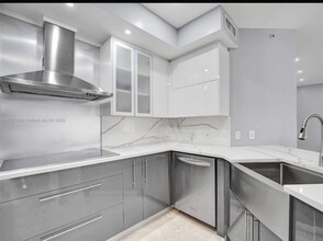 2401 N Ocean Blvd in Fort Lauderdale, FL - Building Photo - Building Photo