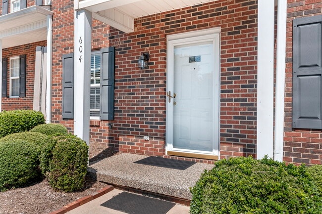 1102 22nd St NE, Unit 604 in Hickory, NC - Building Photo - Building Photo