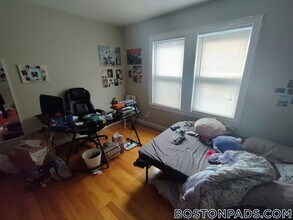 27 Fairfax St, Unit 1 in Somerville, MA - Foto de edificio - Building Photo