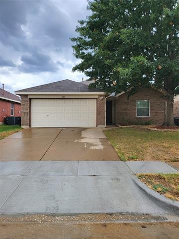 520 Flowering Plum Ln in Fort Worth, TX - Foto de edificio