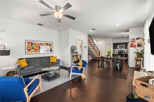 704 N Cherry St in San Antonio, TX - Building Photo