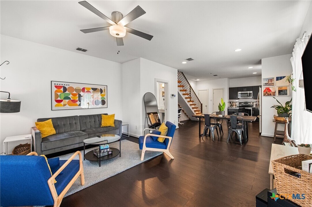 704 N Cherry St in San Antonio, TX - Building Photo