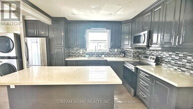 1018 Kennedy Rd in Toronto, ON - Building Photo - Building Photo