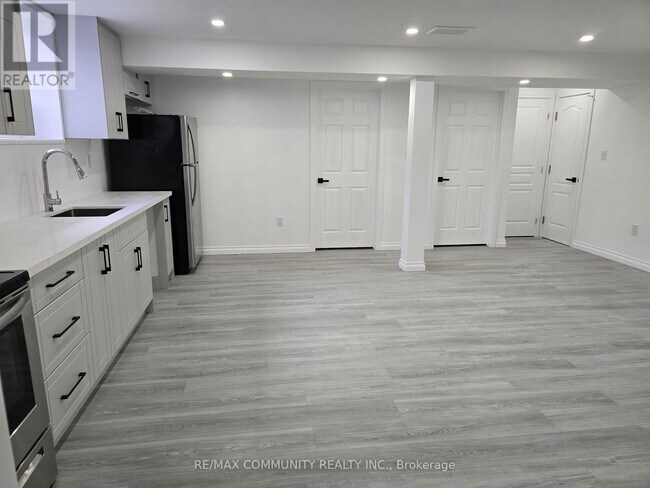 19 Stonecrest Blvd in Quinte West, ON - Building Photo - Building Photo