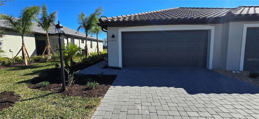 15810 Sunny Day Dr, Unit 5037 in Bradenton, FL - Building Photo