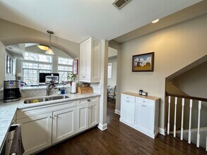 643 W Belmont Ave, Unit M07B in Chicago, IL - Foto de edificio - Building Photo