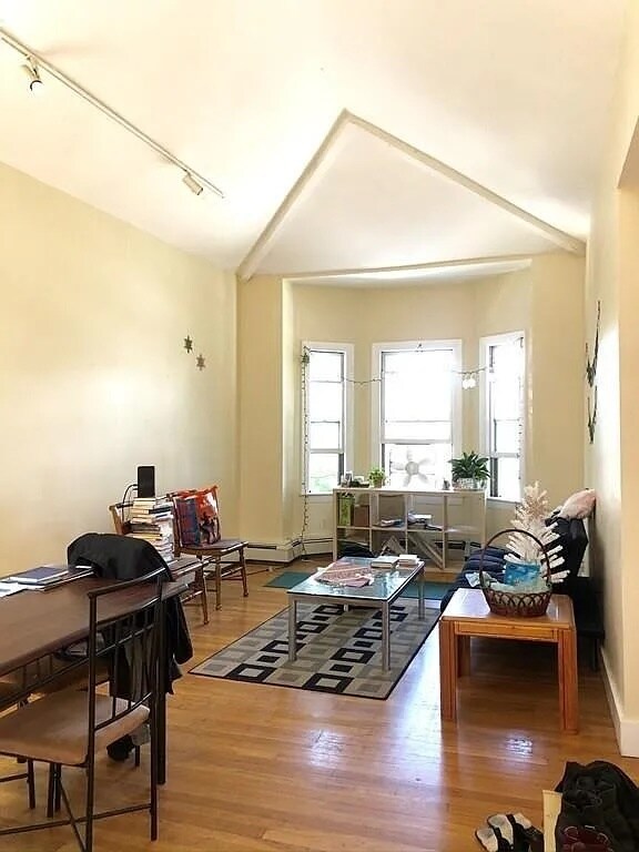 216 Columbia St, Unit 216-2 Columbia St in Cambridge, MA - Foto de edificio - Building Photo