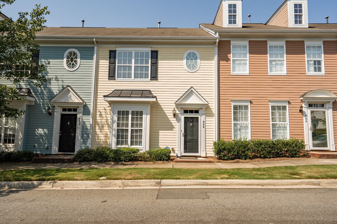 928 White Point Dr in Huntersville, NC - Foto de edificio