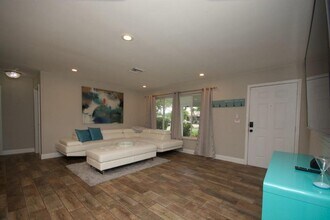 429 SE 2nd Ct in Deerfield Beach, FL - Building Photo - Building Photo