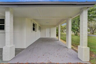 101 SW 53rd Ave in Plantation, FL - Building Photo - Building Photo