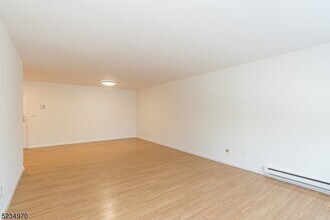 530 Park Ave-Unit -214 in Scotch Plains, NJ - Building Photo - Building Photo