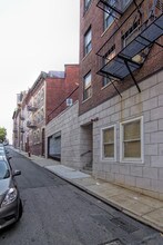 6 Cleveland Pl in Boston, MA - Building Photo - Building Photo