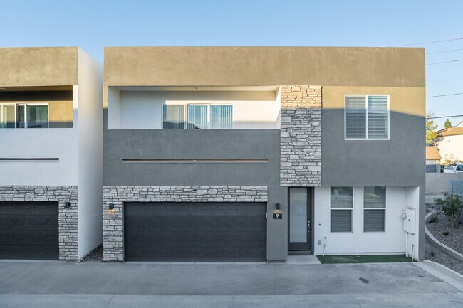 Portola Red Mountain in Phoenix, AZ - Foto de edificio - Building Photo