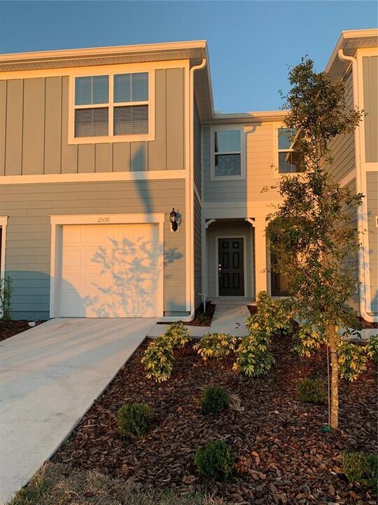 2559 Buena Vw Rd. in Kissimmee, FL - Foto de edificio