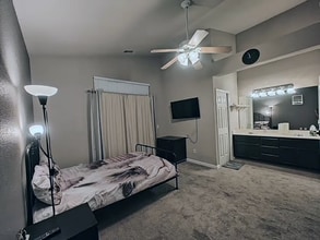 9316 Caulfield Dr in Elk Grove, CA - Building Photo - Building Photo