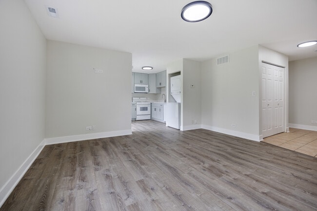 117 Gant Cir in Streamwood, IL - Building Photo - Building Photo