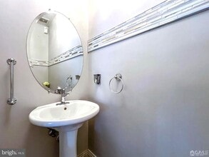 100 Forest Dr in Piscataway, NJ - Building Photo - Building Photo