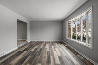 10S542 Curtis Ln in Naperville, IL - Building Photo - Building Photo