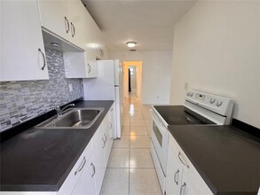 1595 NE 125th St in North Miami, FL - Building Photo - Building Photo