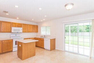 7166 Newman Lake Ct in Jacksonville, FL - Foto de edificio - Building Photo