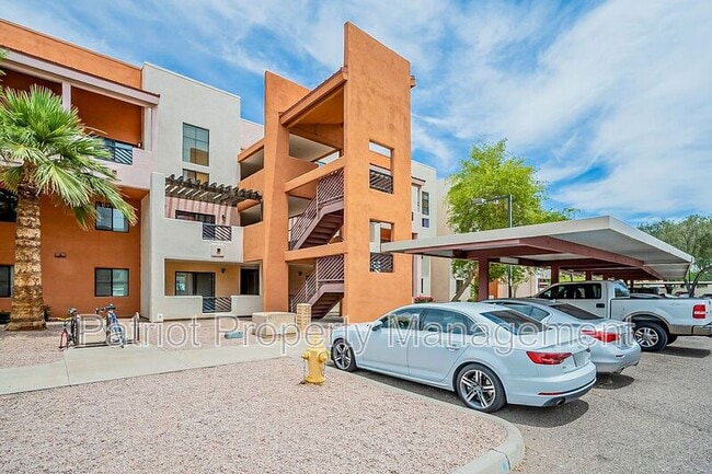 property at 1005 E 8th St