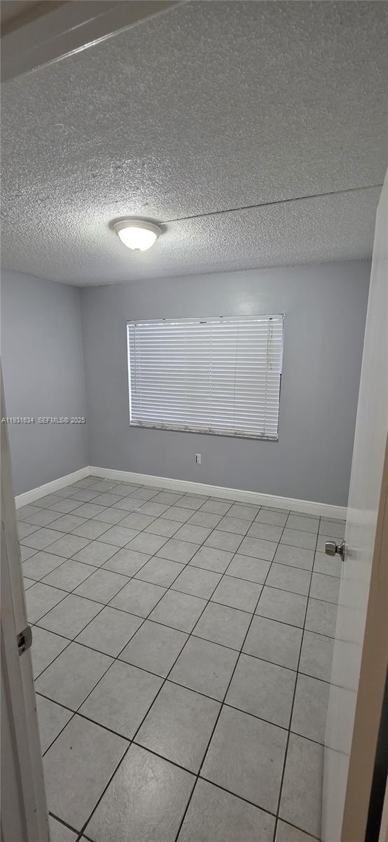 10006 NW 6th St in Pembroke Pines, FL - Foto de edificio - Building Photo